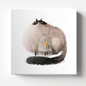 Пушистый кот с канарейкой