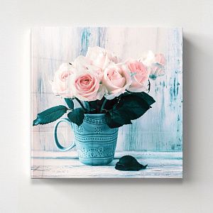 Розы в вазе