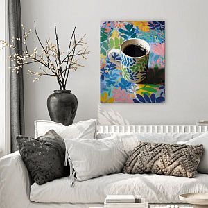 Яркая кружка кофе