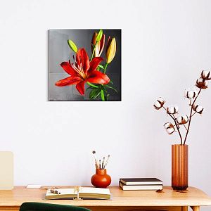 Красная лилия