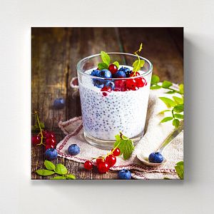 Йогурт с ягодами